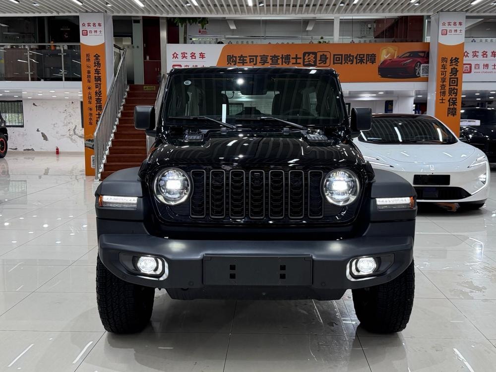 Jeep Wrangler 2024 — фото автомобиля