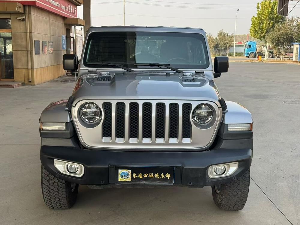 Jeep Wrangler 2021 — фото автомобиля