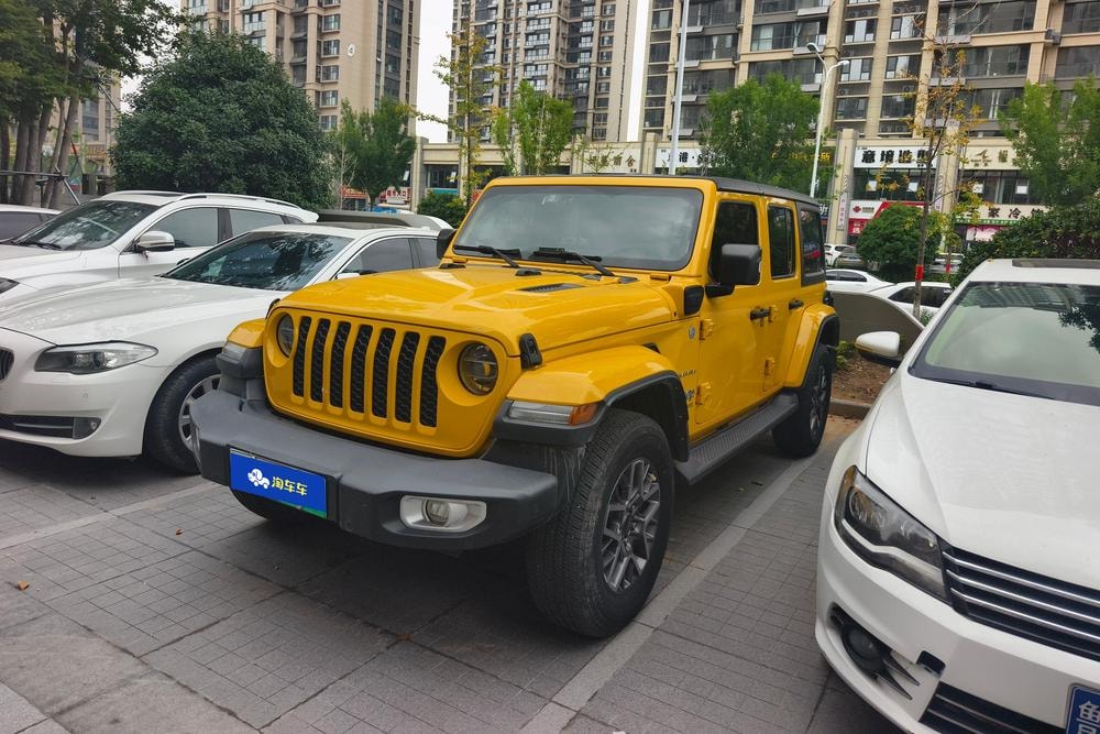Jeep Wrangler 4xe PHEV 2021 — фото автомобиля