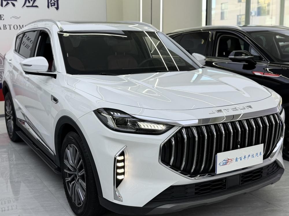 Jetour X70 PLUS 2025 — фото автомобиля 1