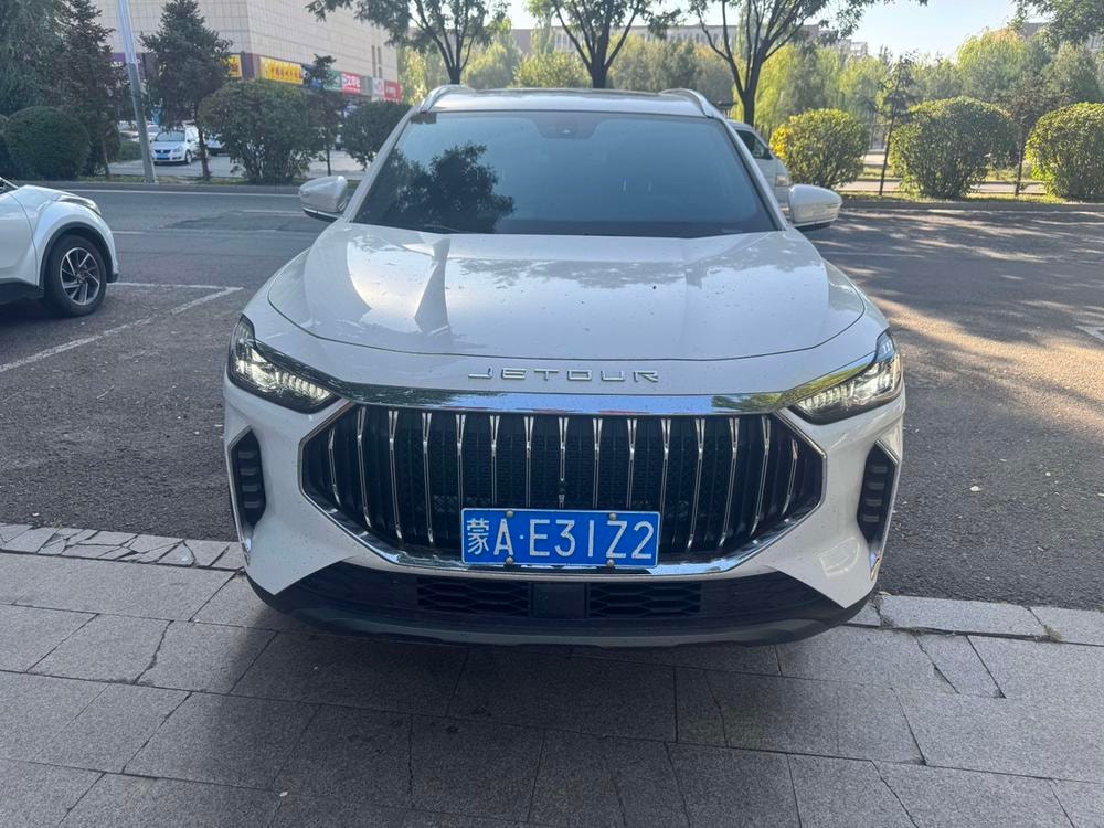 Jetour X70 PLUS 2023 — фото автомобиля 1