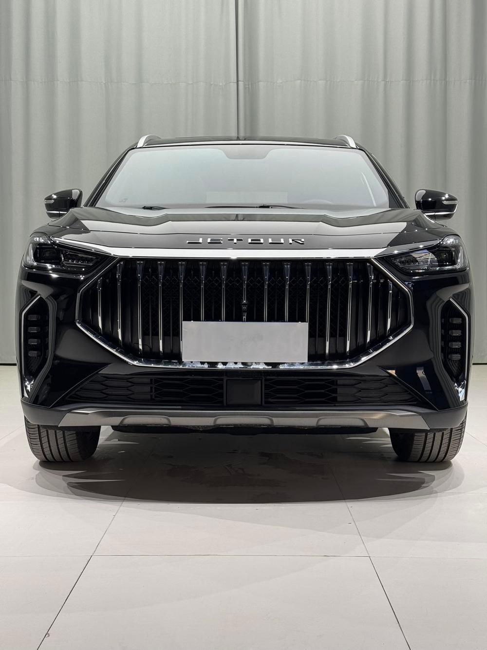 Jetour X70 PLUS 2023 — фото автомобиля 1