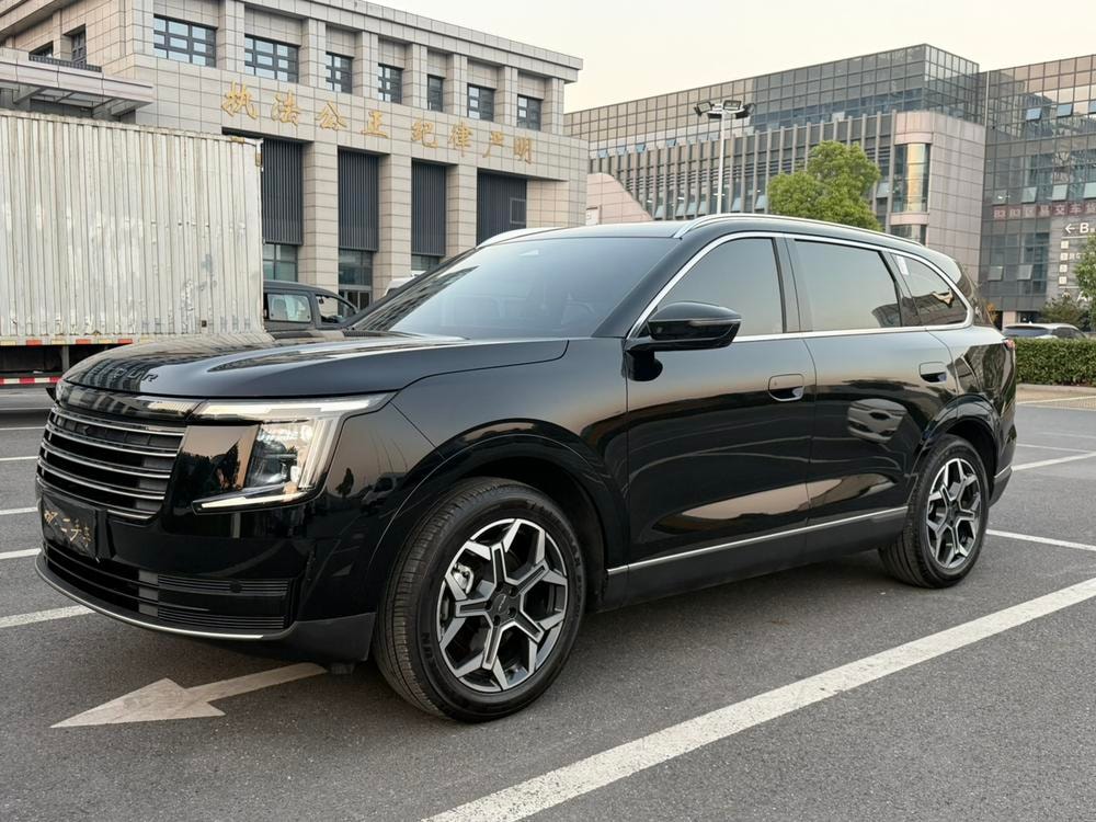 Jetour X70L 2026 — фото автомобиля 1