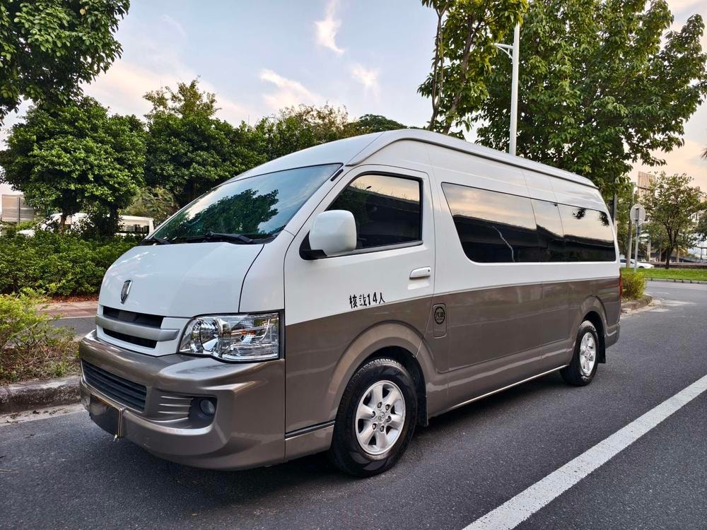 Jinbei Granse 2018 — фото автомобиля 1