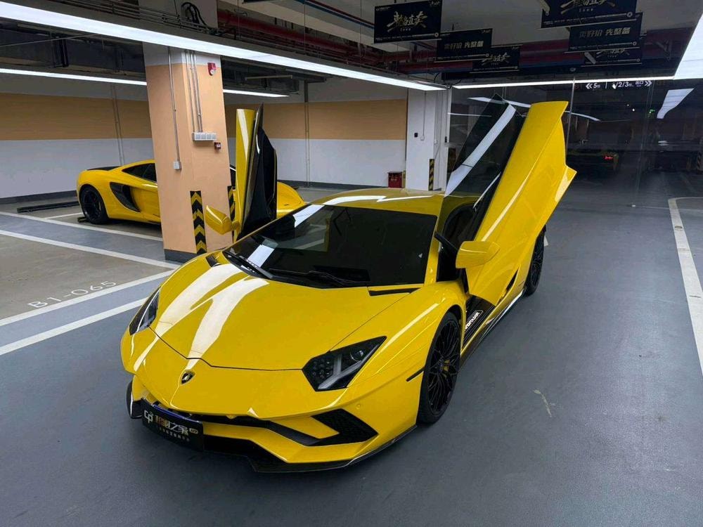 Lamborghini Aventador 2017 — фото автомобиля