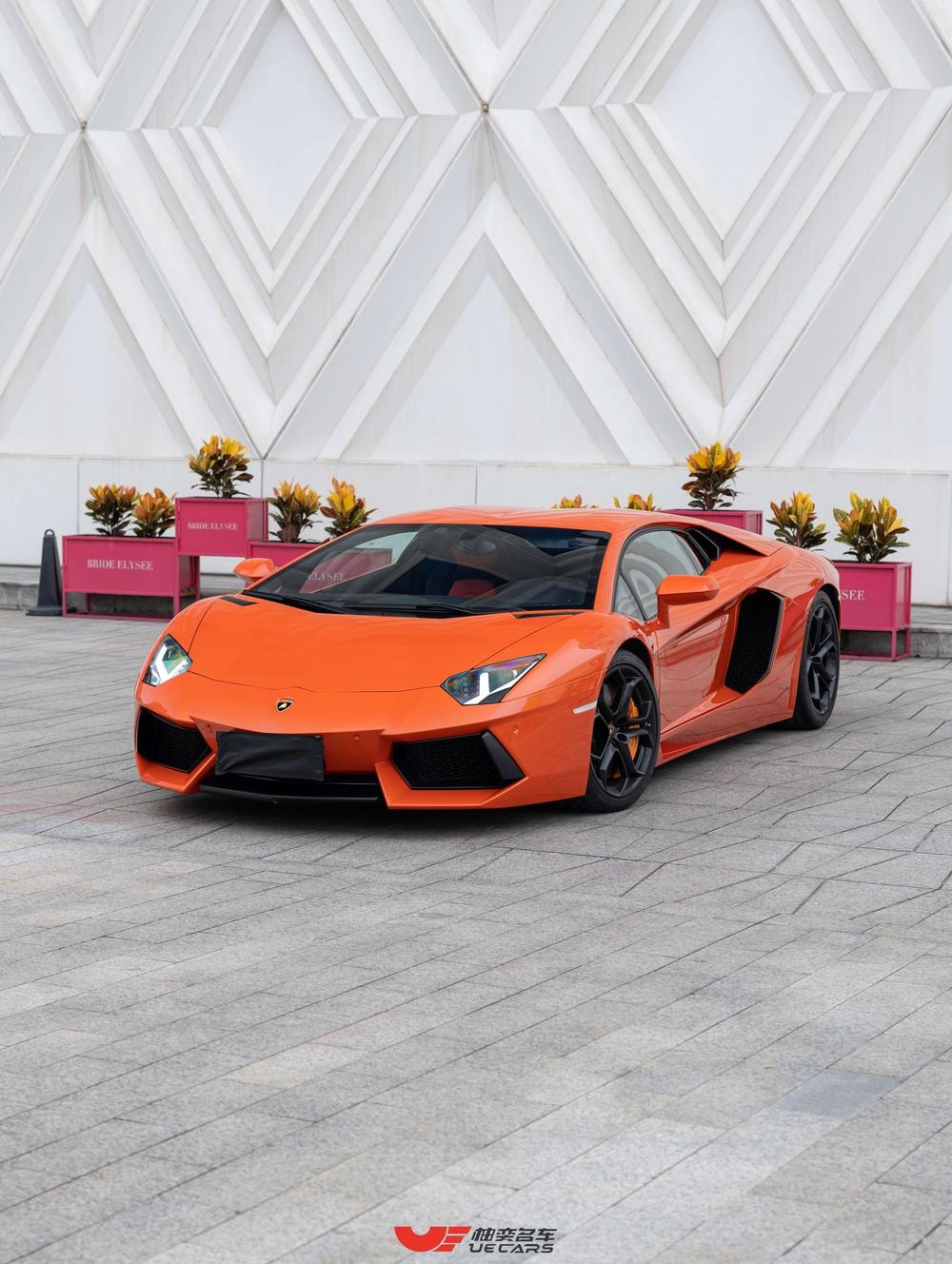 Lamborghini Aventador 2011 — фото автомобиля 1
