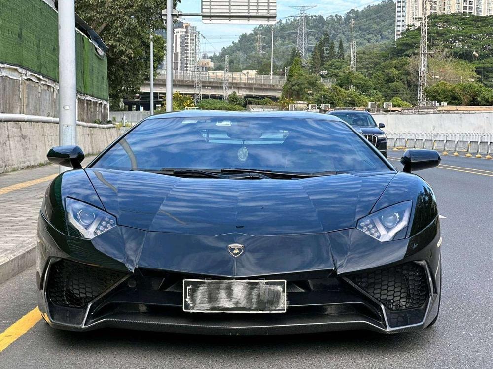 Lamborghini Aventador 2011 — фото автомобиля
