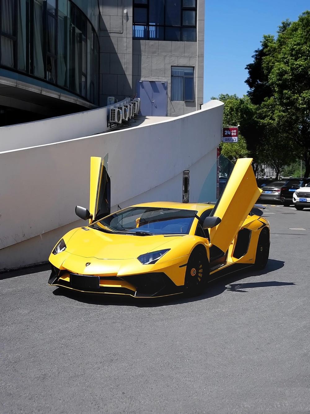 Lamborghini Aventador 2015 — фото автомобиля