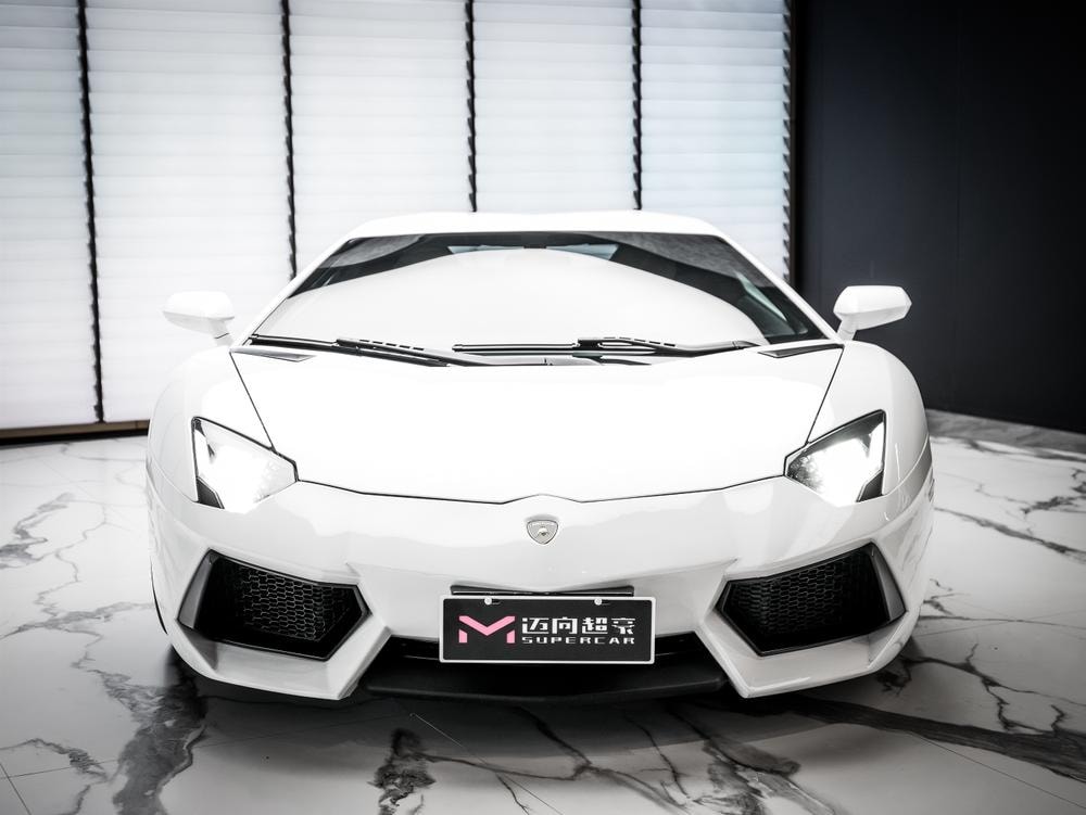 Lamborghini Aventador 2011 — фото автомобиля 1