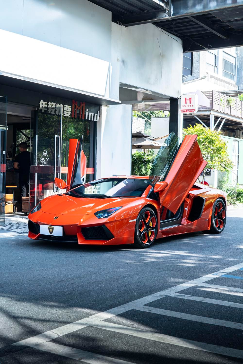 Lamborghini Aventador 2011 — фото автомобиля