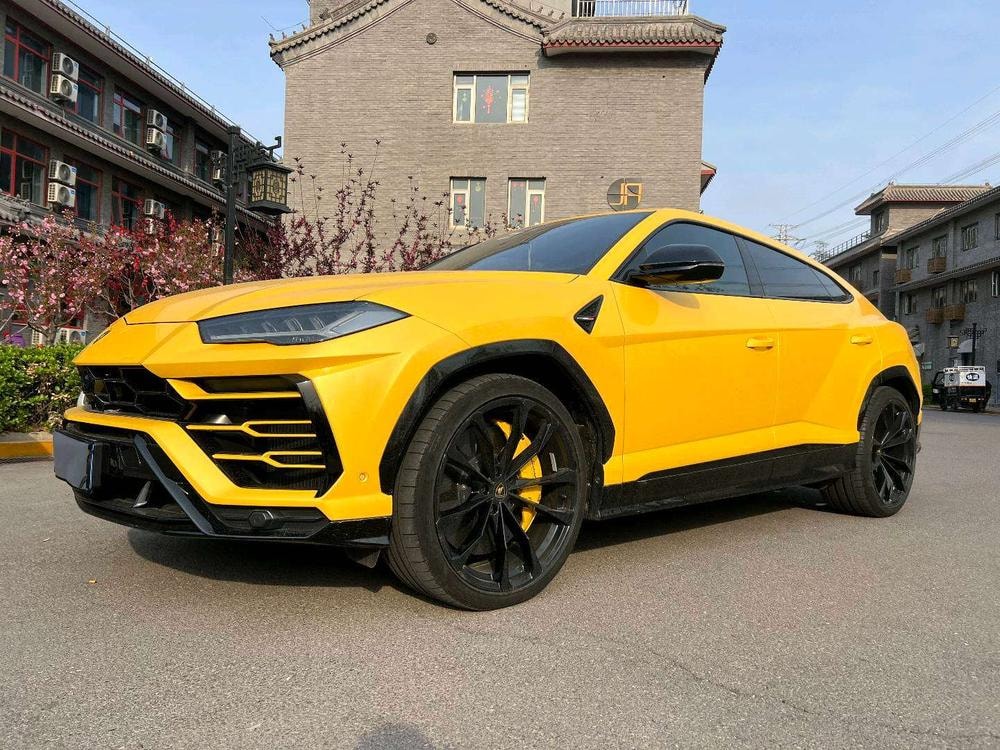 Lamborghini Urus 2021 — фото автомобиля