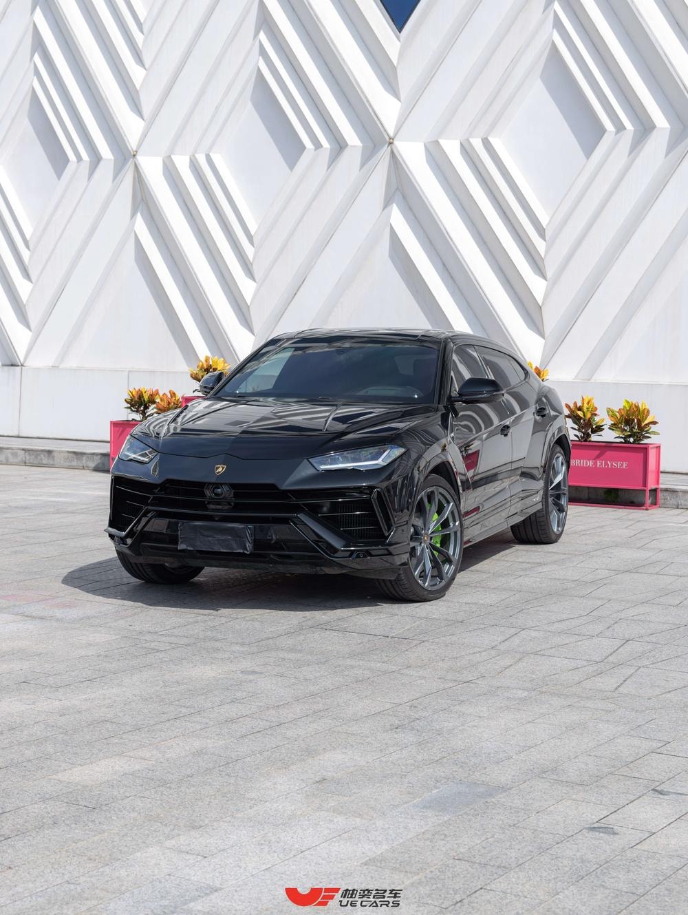 Lamborghini Urus 2023 — фото автомобиля 1