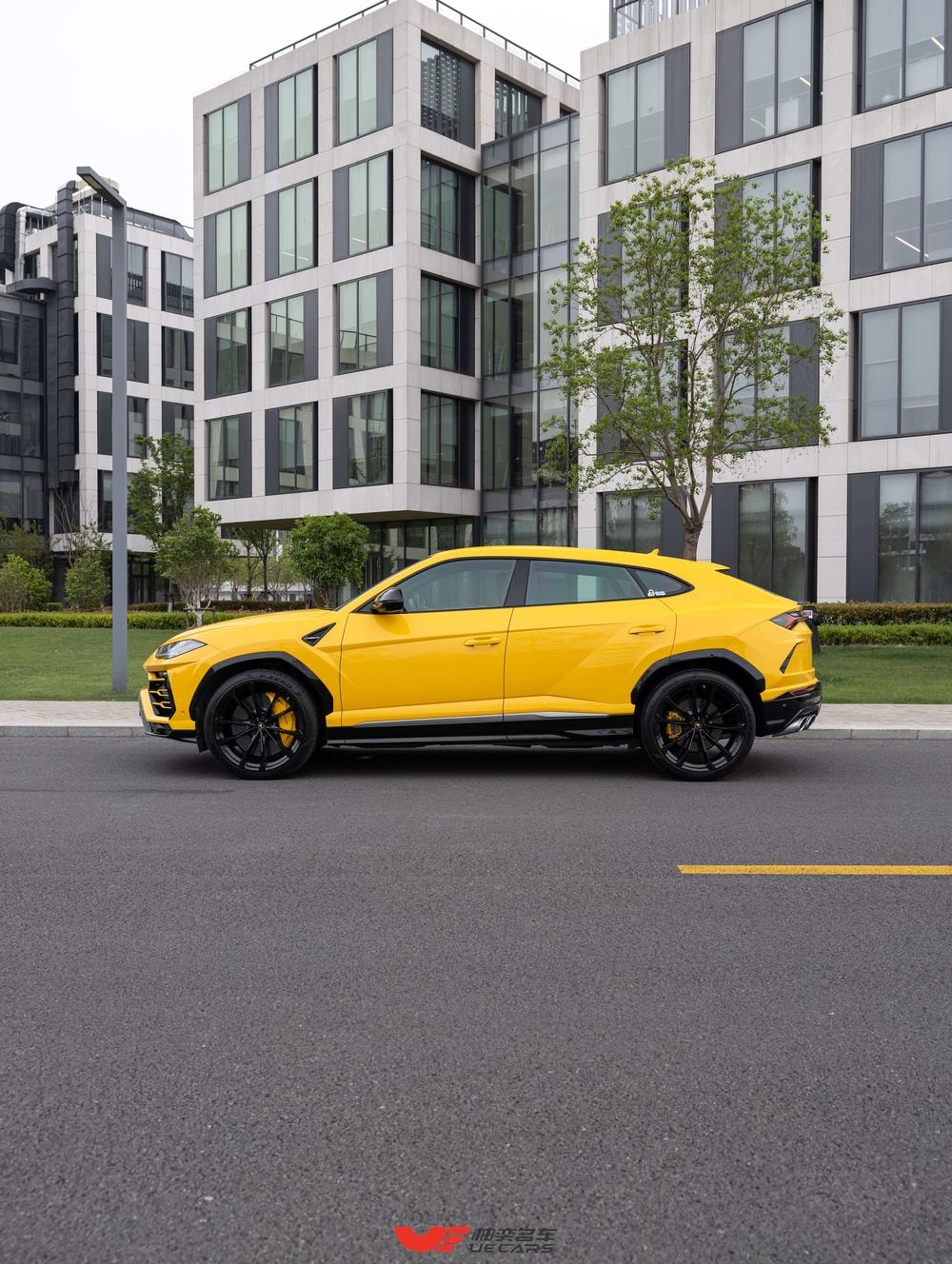 Lamborghini Urus 2021 — фото автомобиля 1