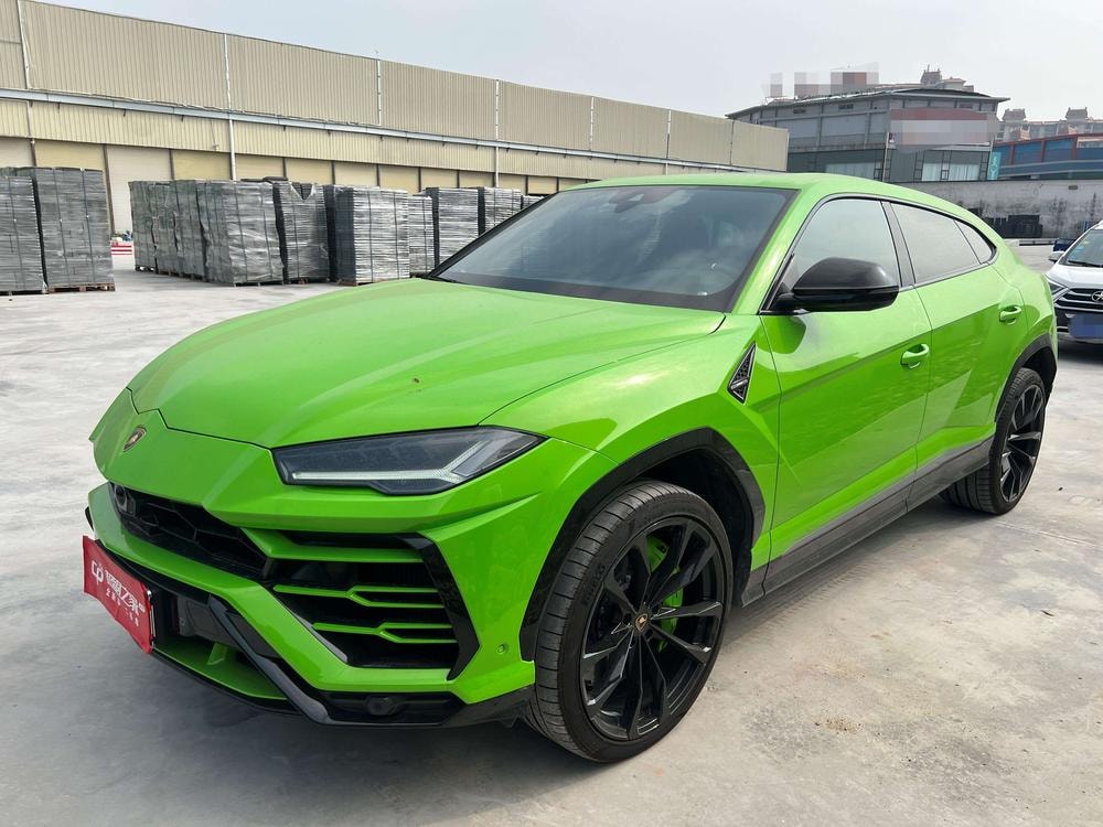 Lamborghini Urus 2021 — фото автомобиля