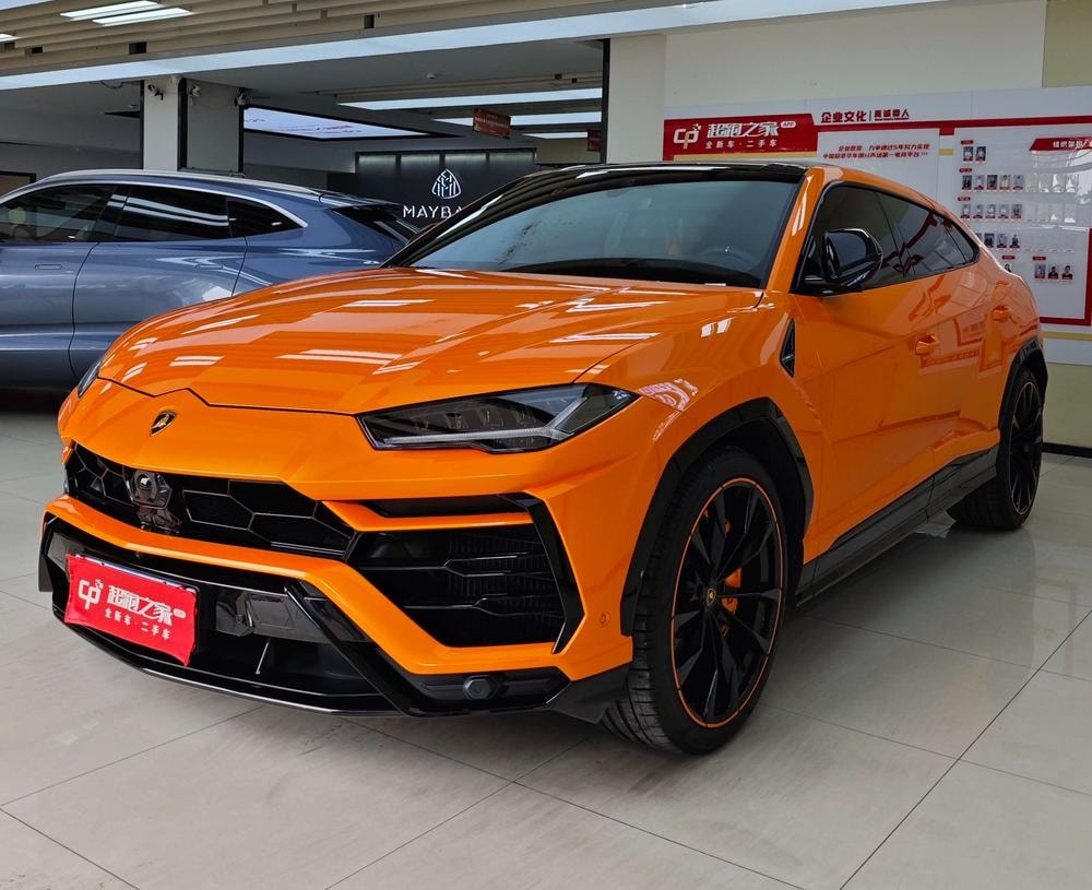 Lamborghini Urus 2021 — фото автомобиля