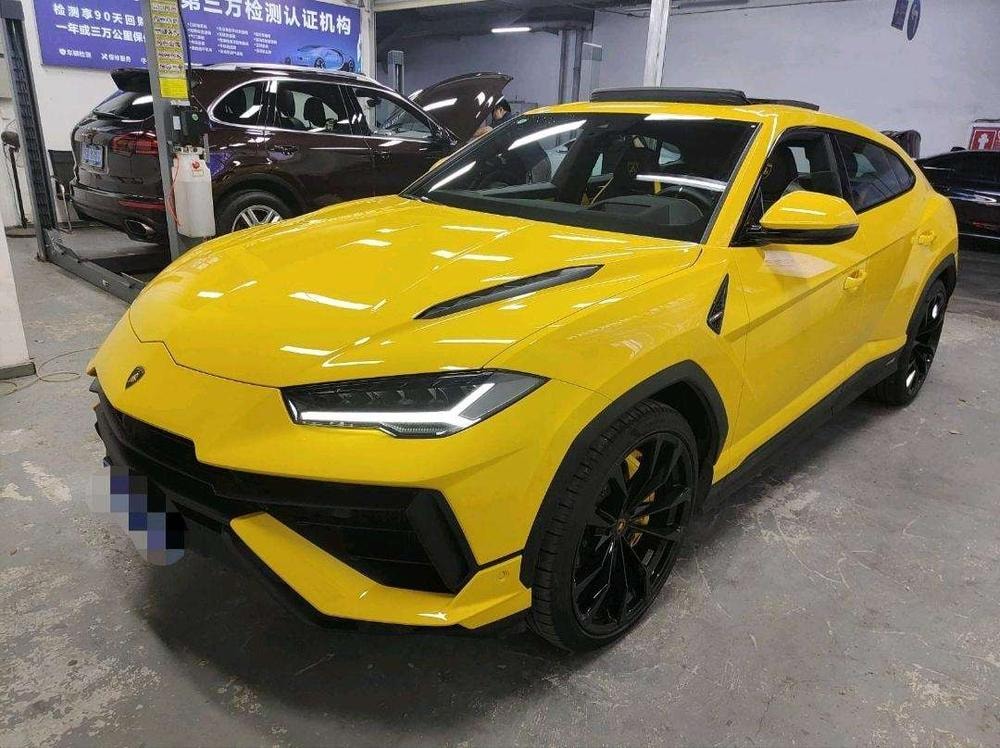 Lamborghini Urus 2023 — фото автомобиля