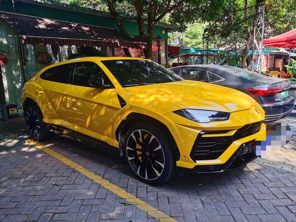 Lamborghini Urus 2021 — фото автомобиля