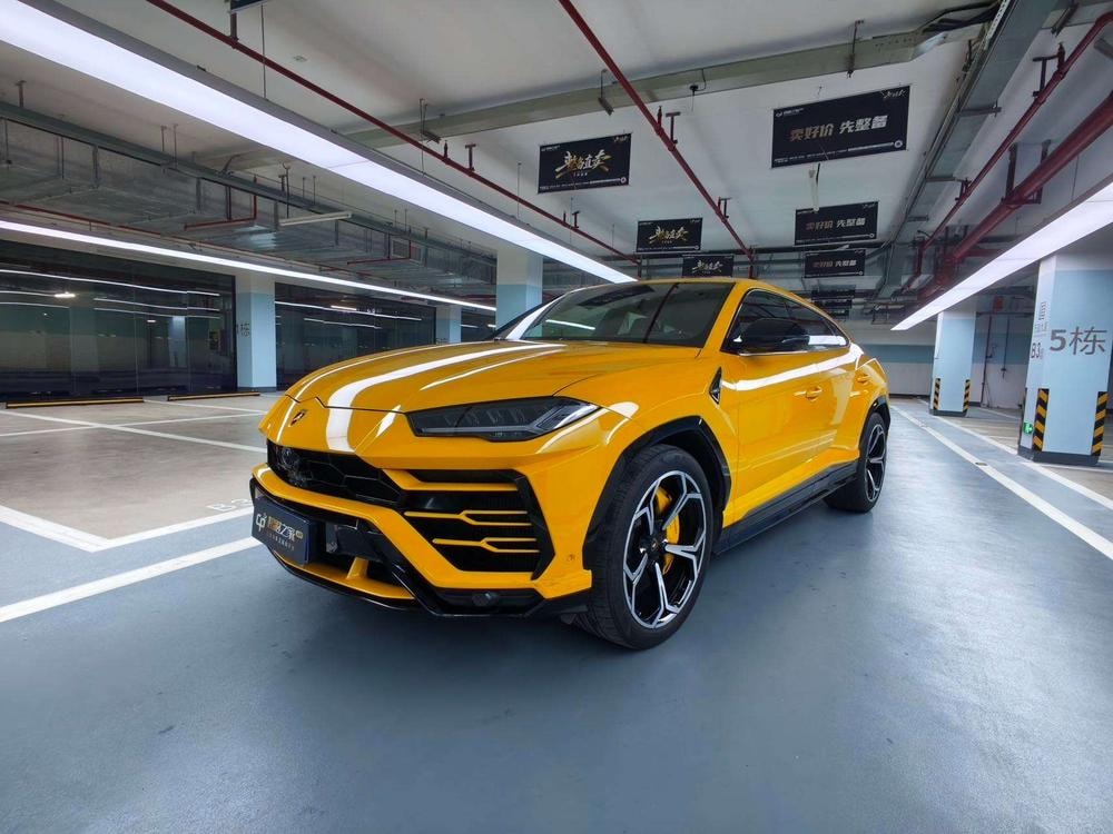 Lamborghini Urus 2021 — фото автомобиля
