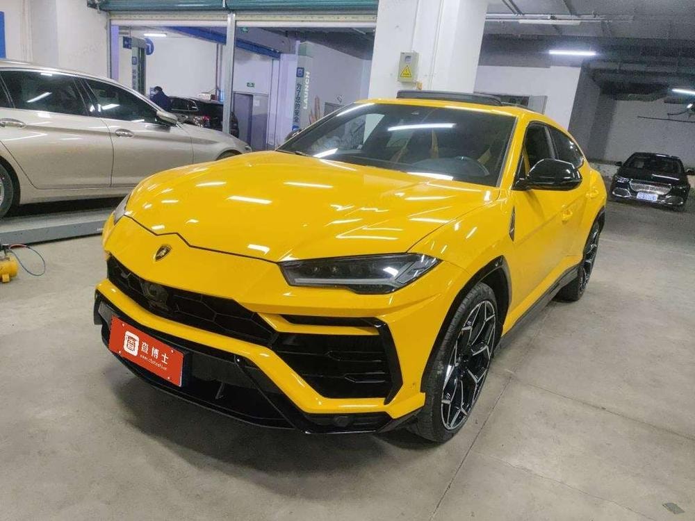 Lamborghini Urus 2021 — фото автомобиля