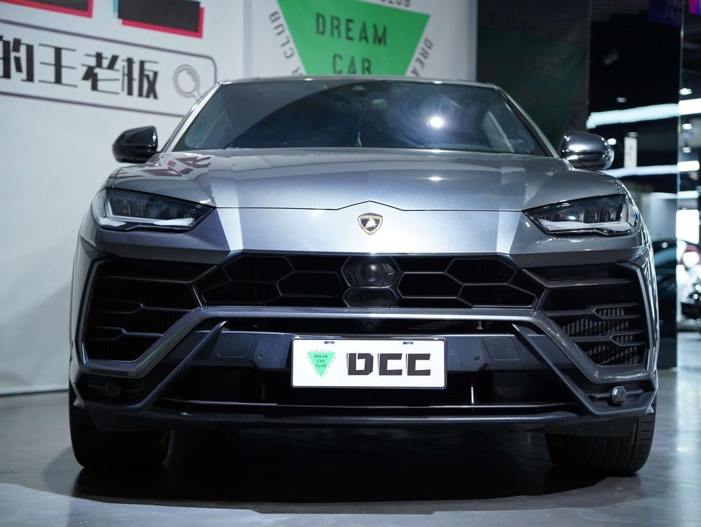 Lamborghini Urus 2021 — фото автомобиля