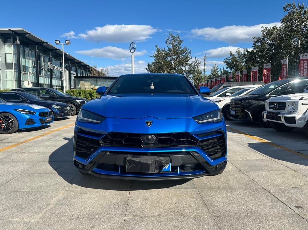 Lamborghini Urus 2018 — фото автомобиля