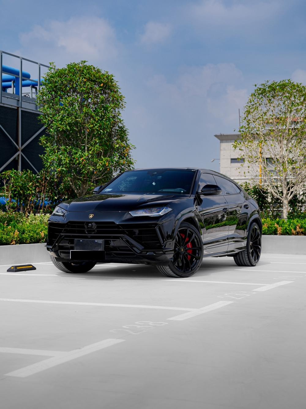 Lamborghini Urus 2023 — фото автомобиля