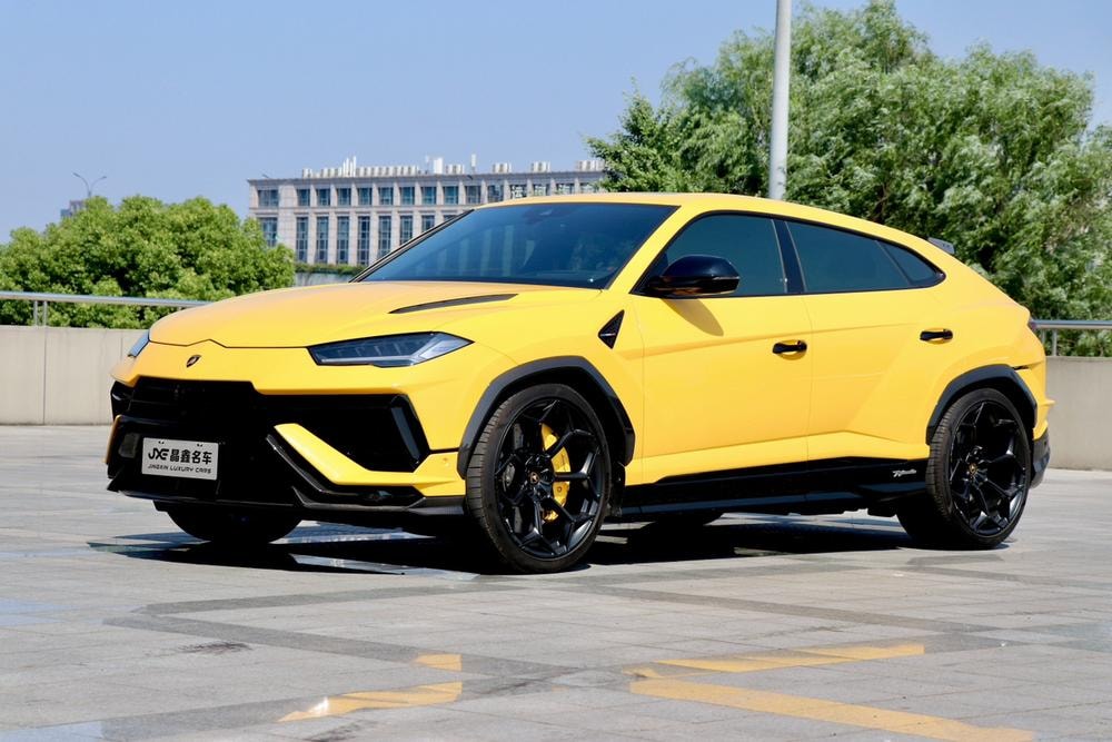 Lamborghini Urus 2022 — фото автомобиля