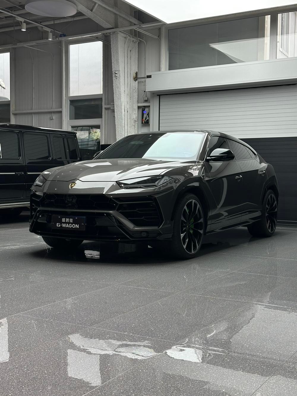 Lamborghini Urus 2021 — фото автомобиля 1
