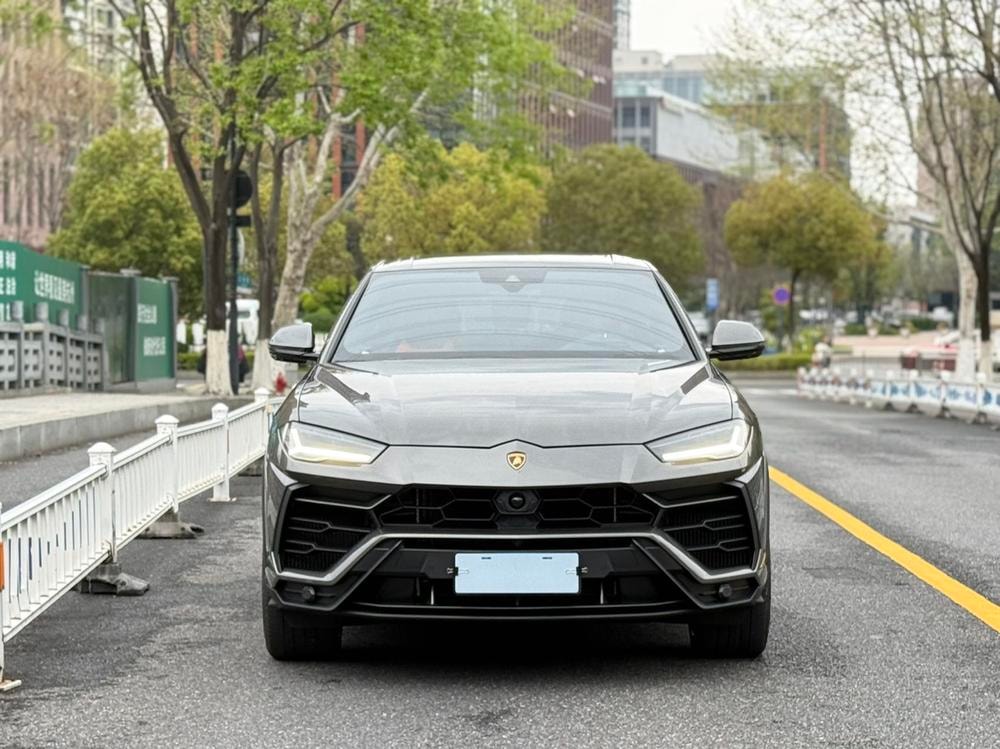 Lamborghini Urus 2021 — фото автомобиля 1