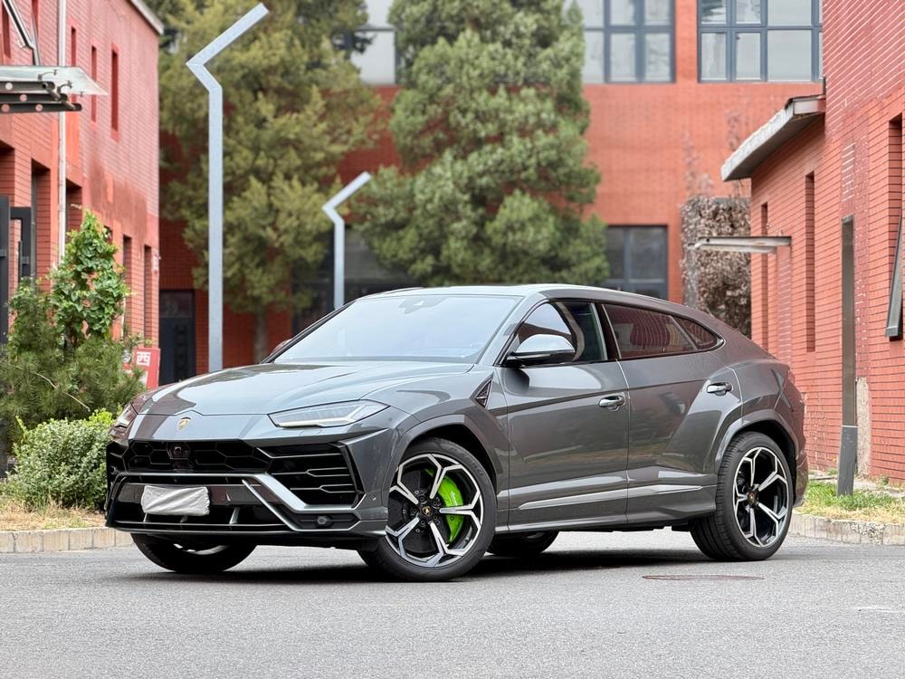 Lamborghini Urus 2018 — фото автомобиля