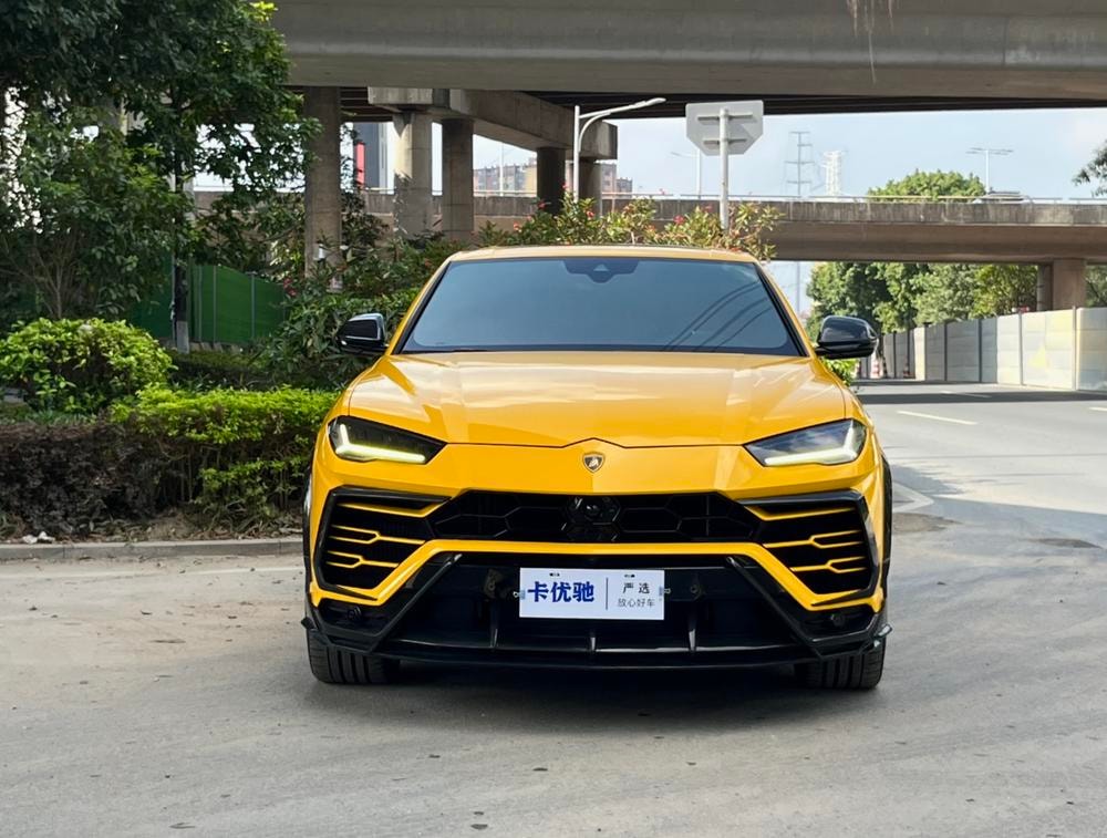 Lamborghini Urus 2021 — фото автомобиля