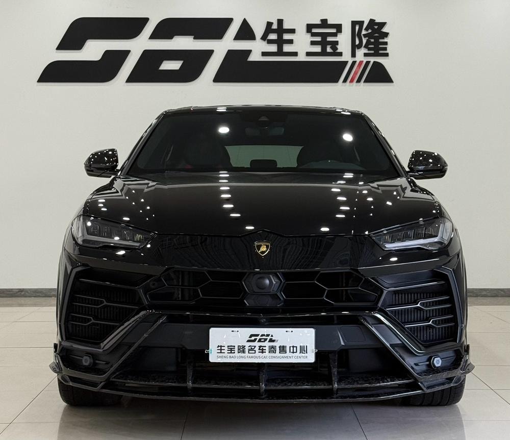 Lamborghini Urus 2021 — фото автомобиля 1
