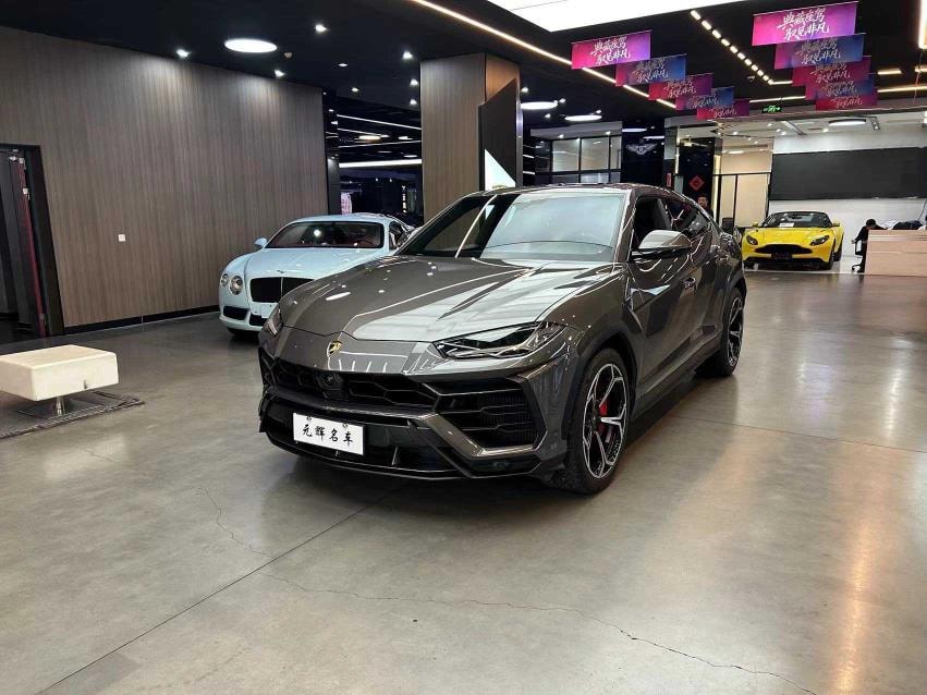 Lamborghini Urus 2021 — фото автомобиля 1