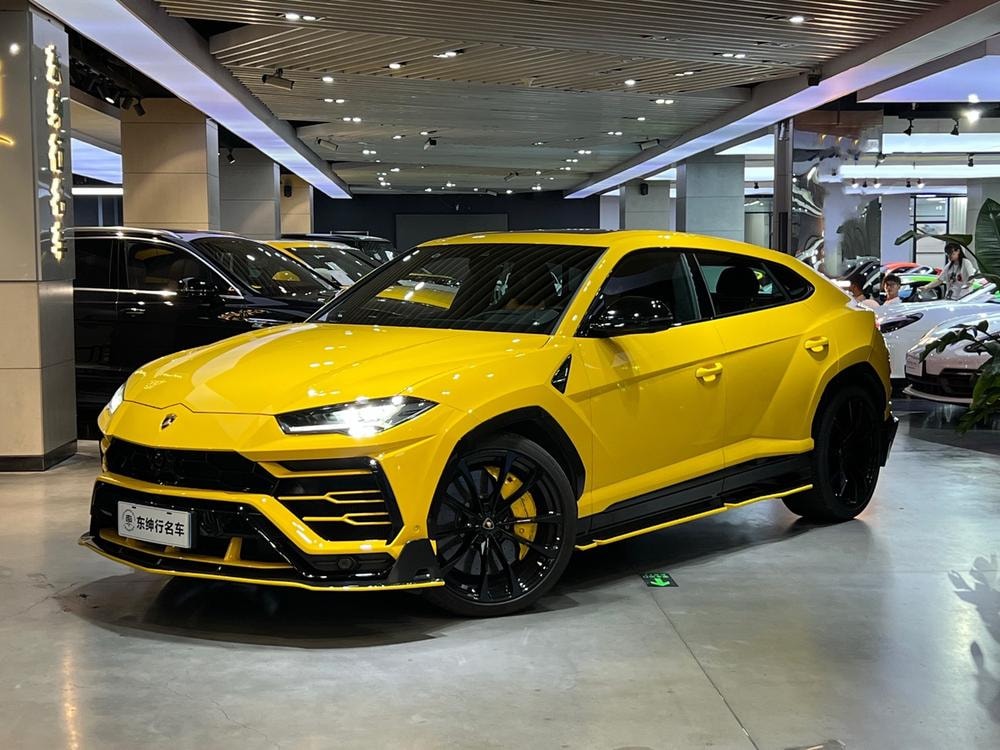 Lamborghini Urus 2021 — фото автомобиля 1