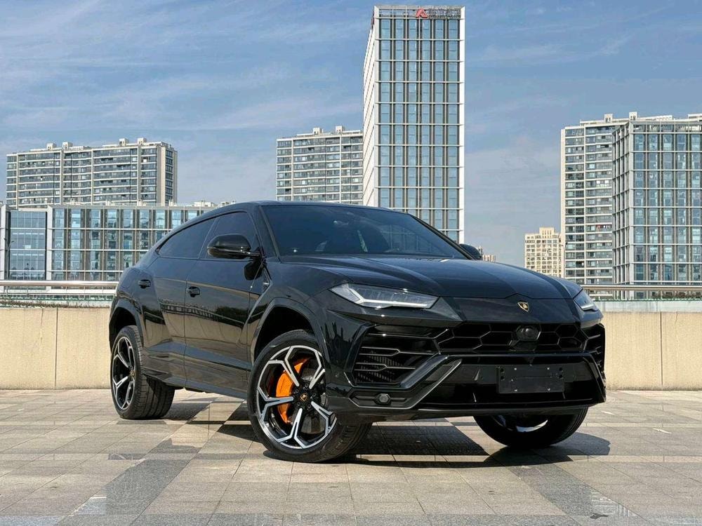 Lamborghini Urus 2021 — фото автомобиля 1