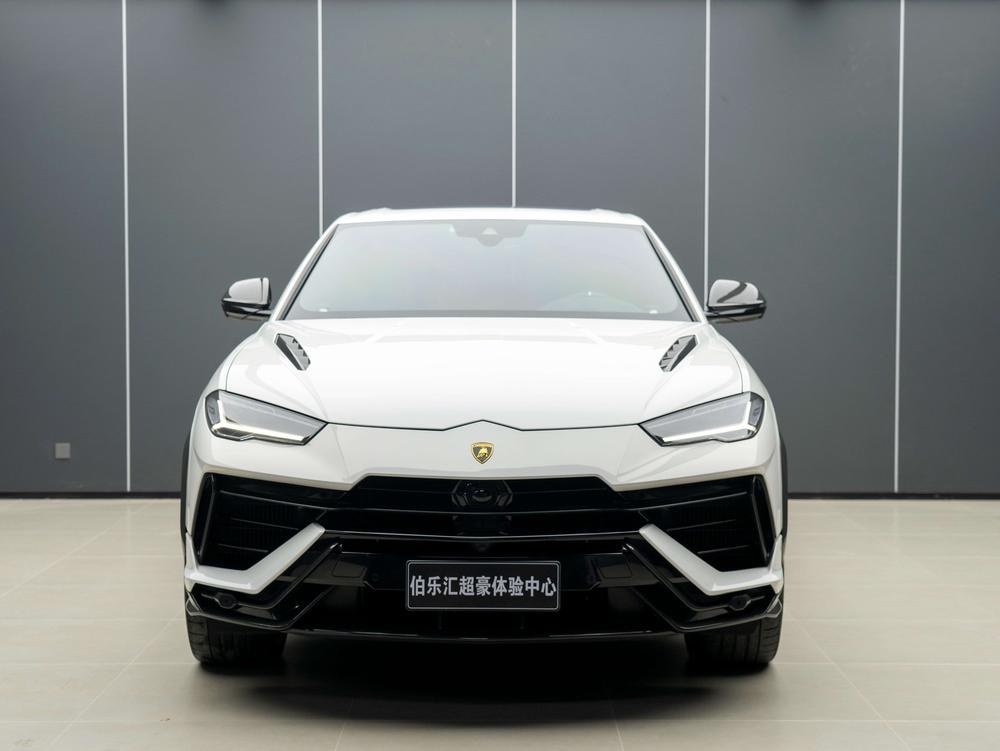 Lamborghini Urus 2023 — фото автомобиля 1