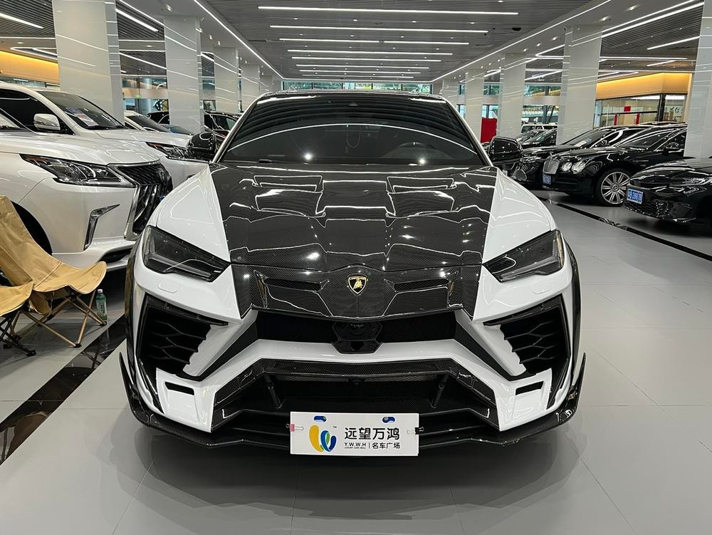 Lamborghini Urus 2018 — фото автомобиля 1