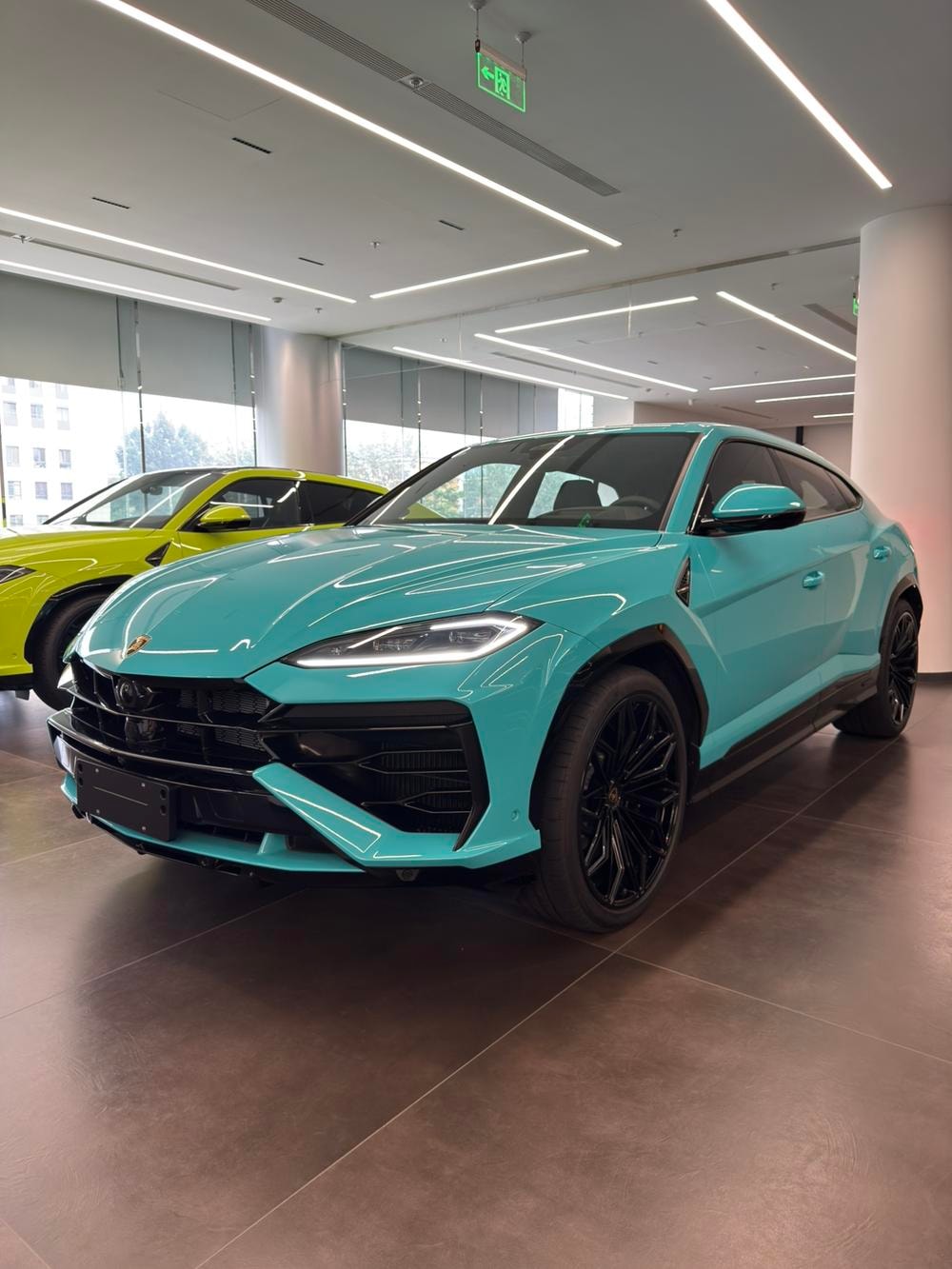 Lamborghini Urus SE 2026 — фото автомобиля 1