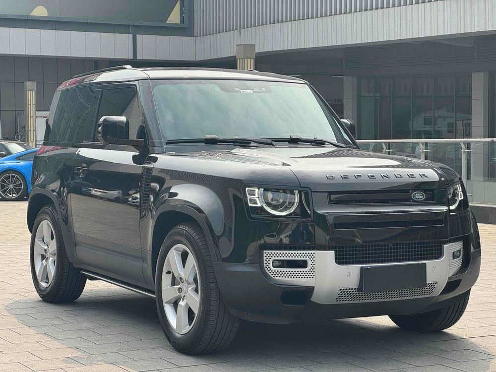 Land Rover Defender 2024 — фото автомобиля 1