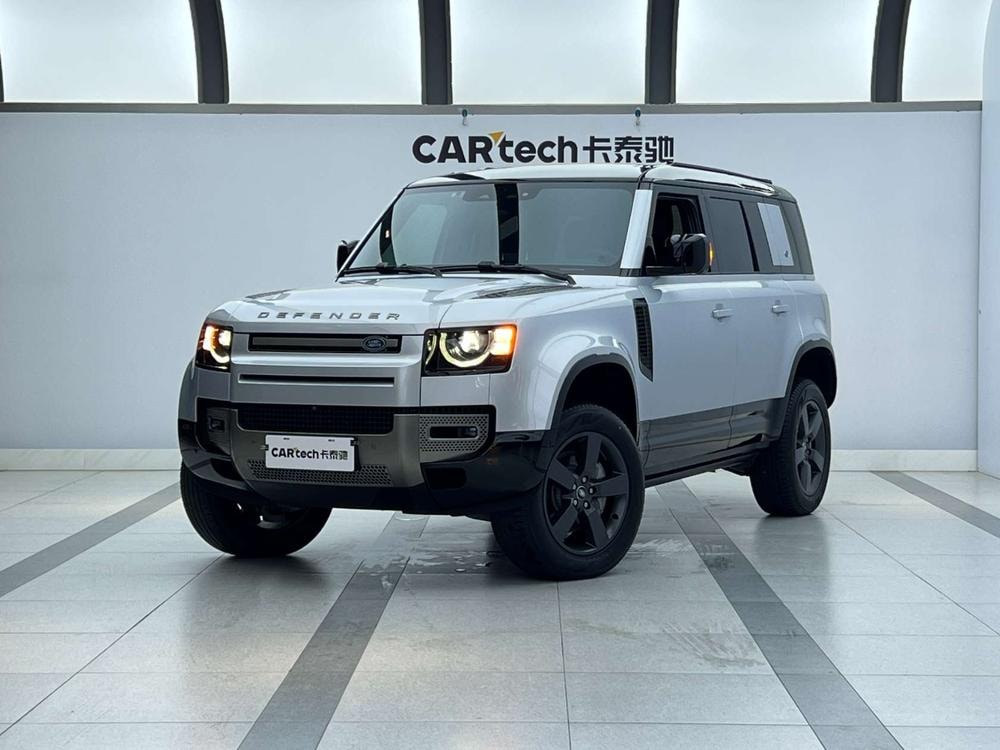 Land Rover Defender 2024 — фото автомобиля 1
