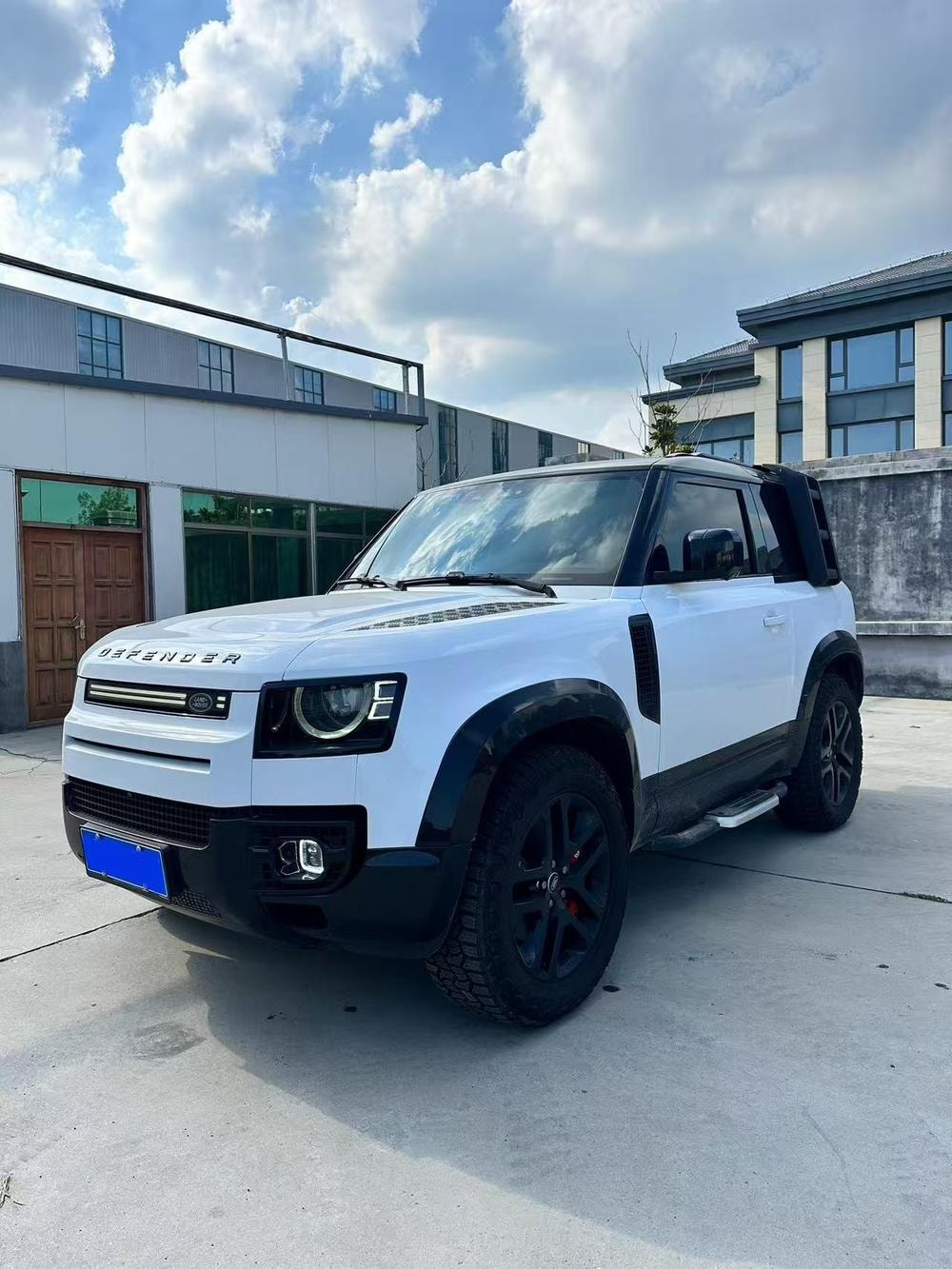 Land Rover Defender 2022 — фото автомобиля