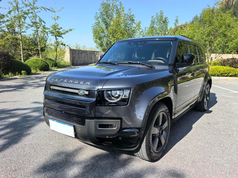 Land Rover Defender 2023 — фото автомобиля 1