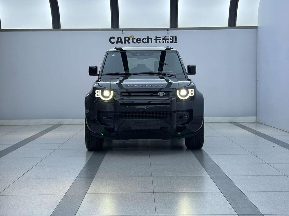 Land Rover Defender 2024 — фото автомобиля 1