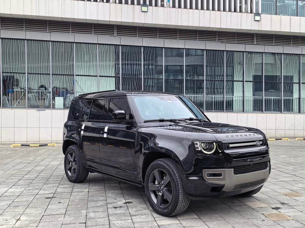 Land Rover Defender 2024 — фото автомобиля