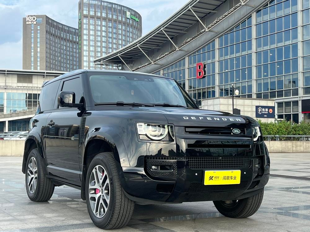 Land Rover Defender 2023 — фото автомобиля