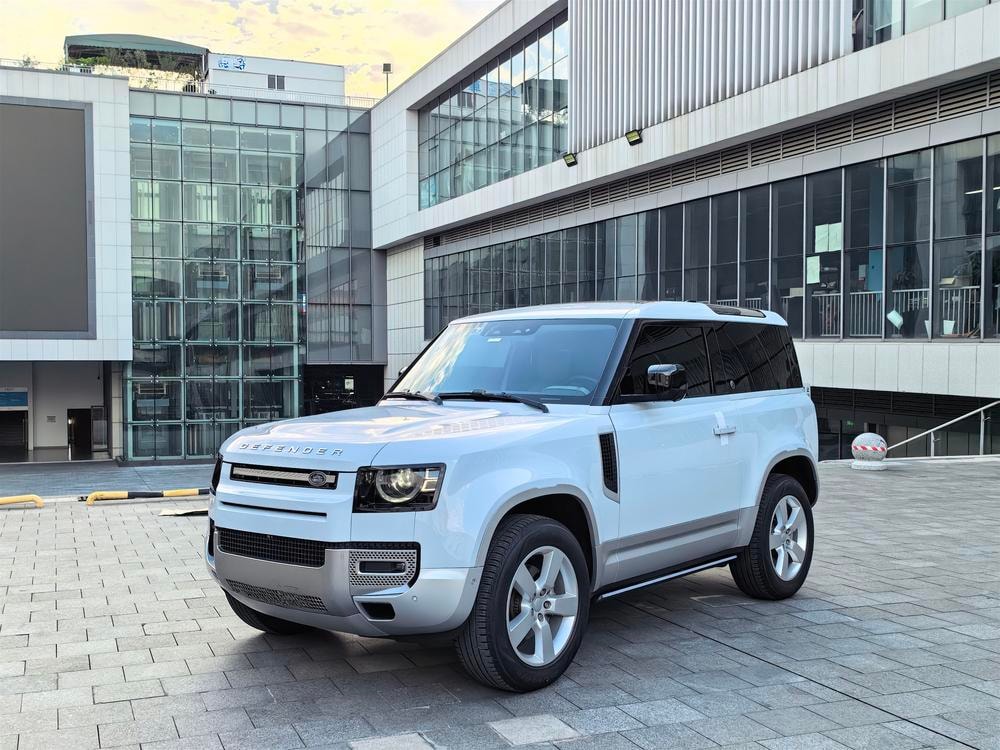 Land Rover Defender 2022 — фото автомобиля