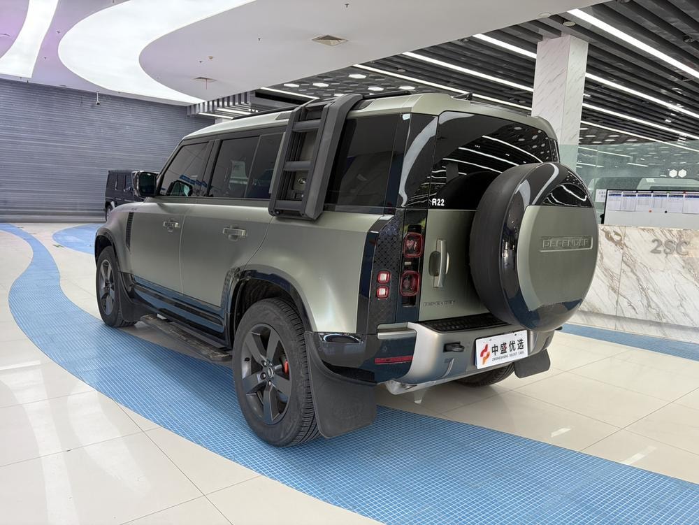Land Rover Defender 2024 — фото автомобиля
