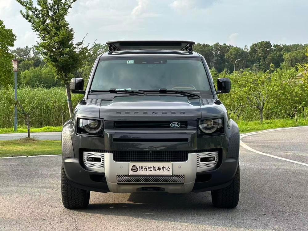 Land Rover Defender 2024 — фото автомобиля