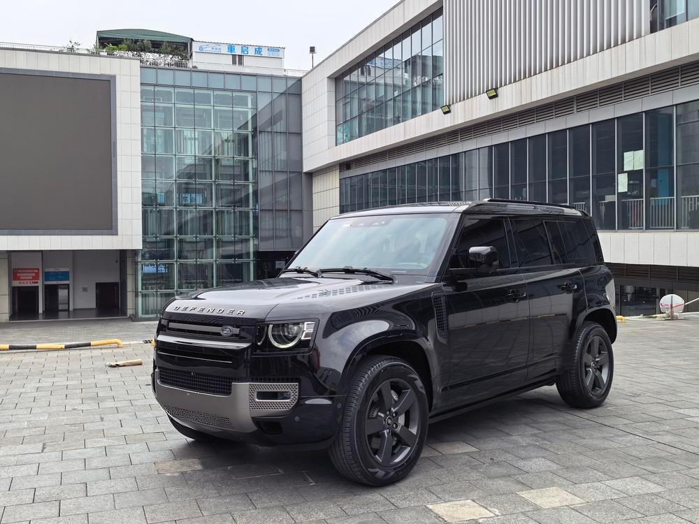 Land Rover Defender 2025 — фото автомобиля