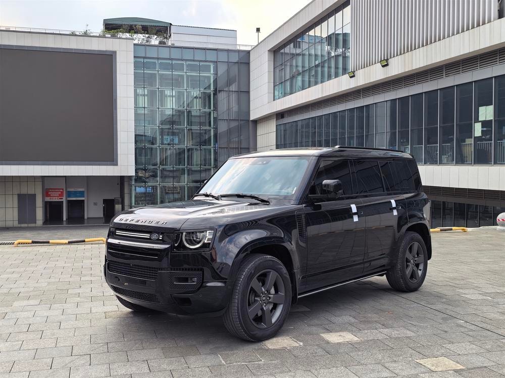 Land Rover Defender 2025 — фото автомобиля 1